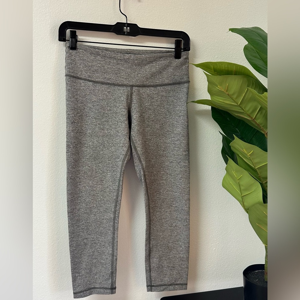 Lululemon gray athletic leggings, Size 6, EUC